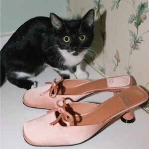 Jeffrey Campbell Ensue satin kitten heels size US8
